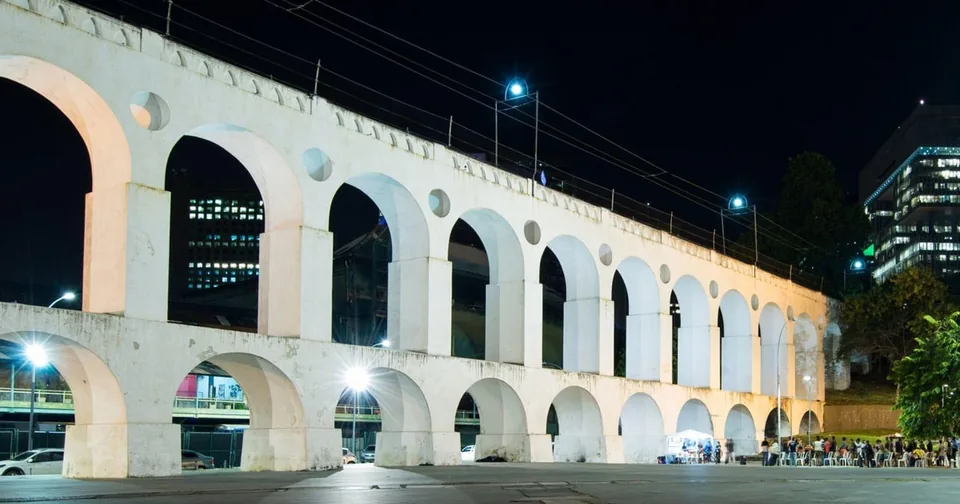 The white Lapa Arches lit at night